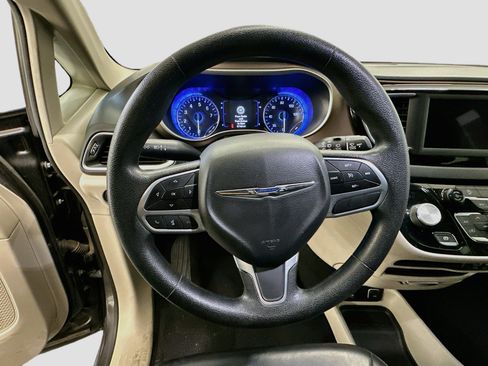 Used 2020 Chrysler Voyager Lxi FWD image 18