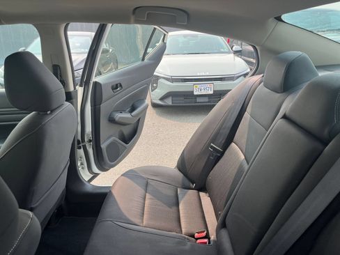 Used 2025 Nissan Altima 2.5 SV FWD image 40