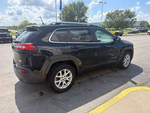 Used 2018 Jeep Cherokee Latitude Plus AWD/4WD image 10