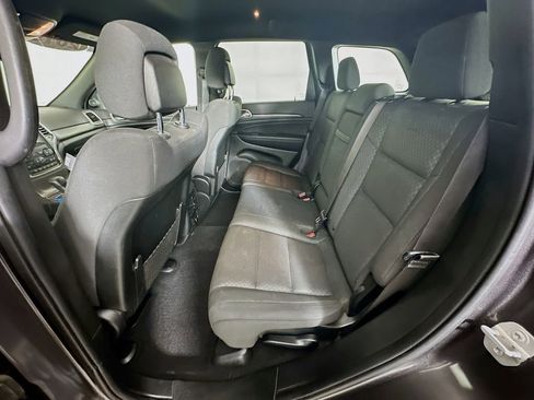 Used 2019 Jeep Grand Cherokee Laredo w/ Security & Convenience Group AWD/4WD image 31