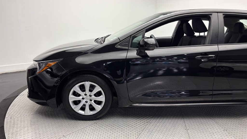 Used 2024 Toyota Corolla LE FWD image 5