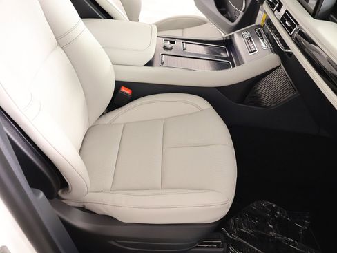 New 2026 Lincoln Aviator AWD w/ Jet Appearance Package image 14