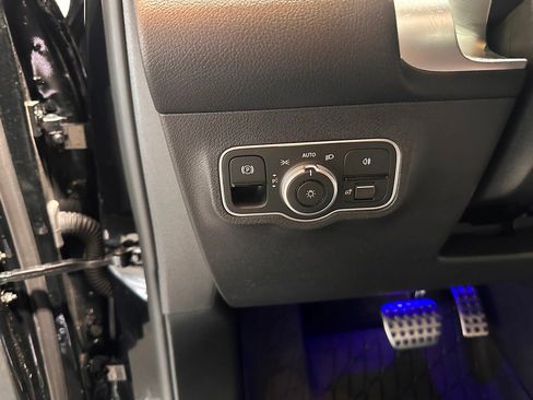 Used 2024 Mercedes-Benz GLB 250 4MATIC image 16