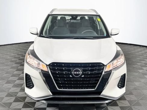 Used 2022 Nissan Kicks SV FWD image 3