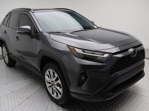 Used 2023 Toyota RAV4 XLE Premium image 6
