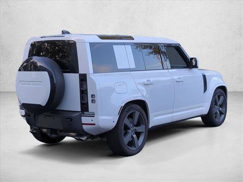 Used 2025 Land Rover Defender 110 V8 AWD/4WD image 5