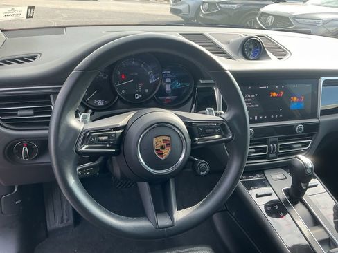 Used 2022 Porsche Macan Base image 12