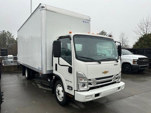 New 2025 Chevrolet Low Cab Forward image 19