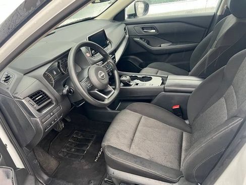 Used 2024 Nissan Rogue SV FWD image 2