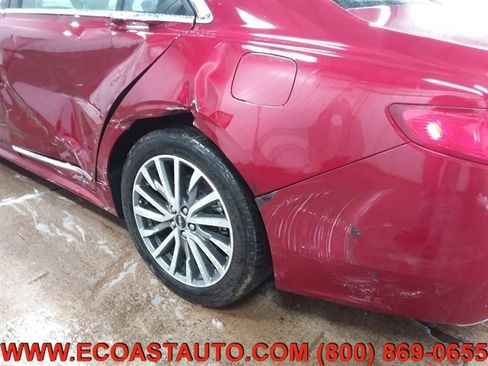 Used 2017 Lincoln Continental Select image 17