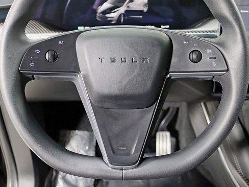 Used 2022 Tesla Model X Plaid image 16