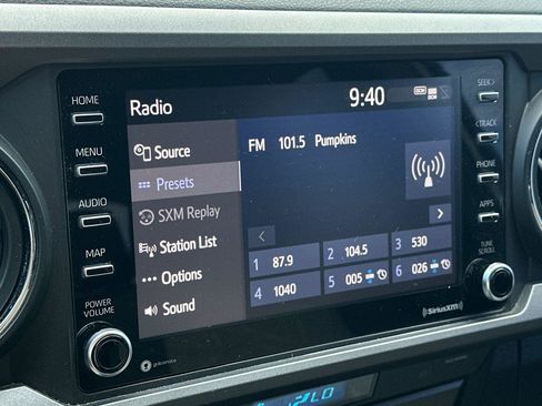 Used 2022 Toyota Tacoma TRD Off-Road image 18