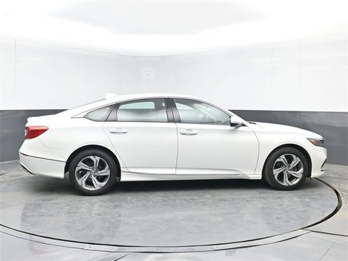 Used 2018 Honda Accord EX image 15