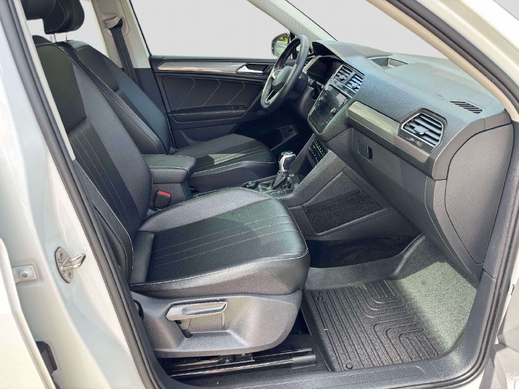 Used 2022 Volkswagen Tiguan SE AWD/4WD image 21