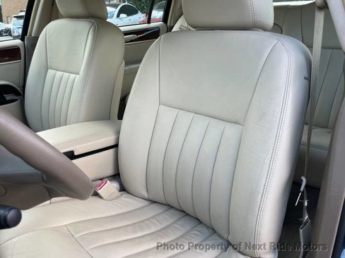 Used 2003 Lincoln Town Car Signature RWD image 15
