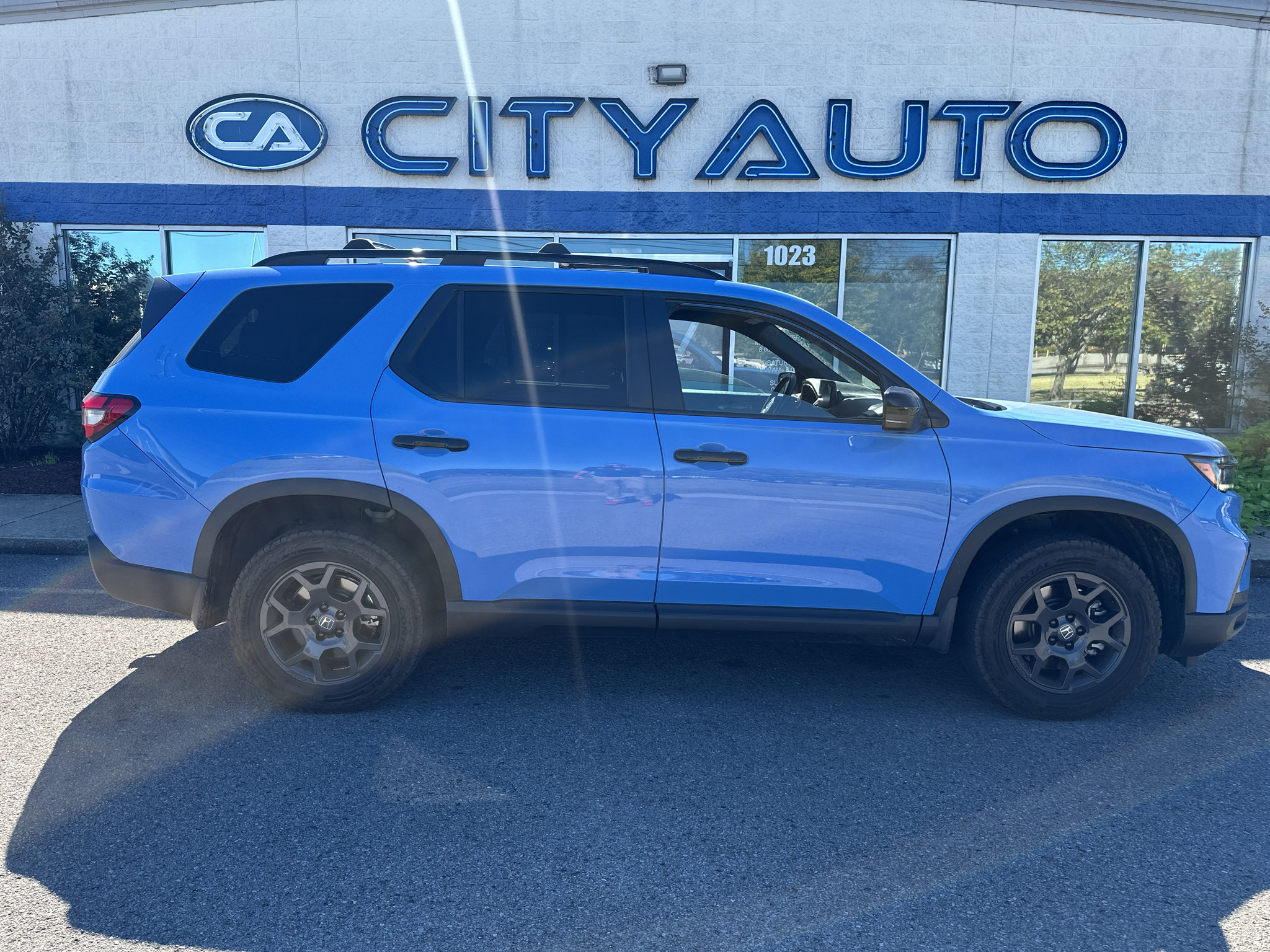 Used 2025 Honda Pilot TrailSport image 3
