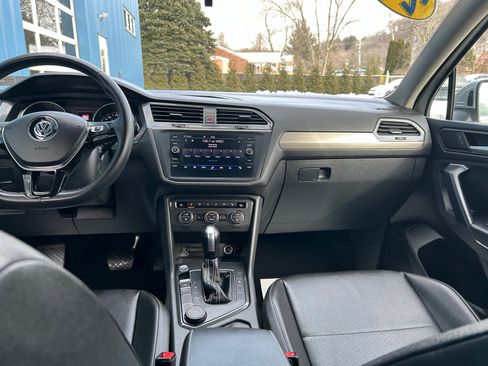 Used 2021 Volkswagen Tiguan SE image 13