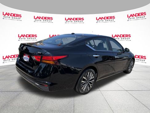 Used 2023 Nissan Altima 2.5 SV image 3