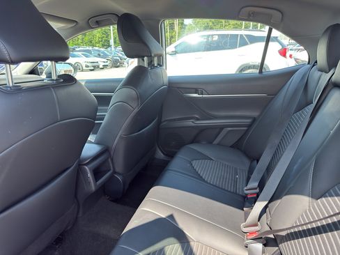 Used 2023 Toyota Camry SE image 9