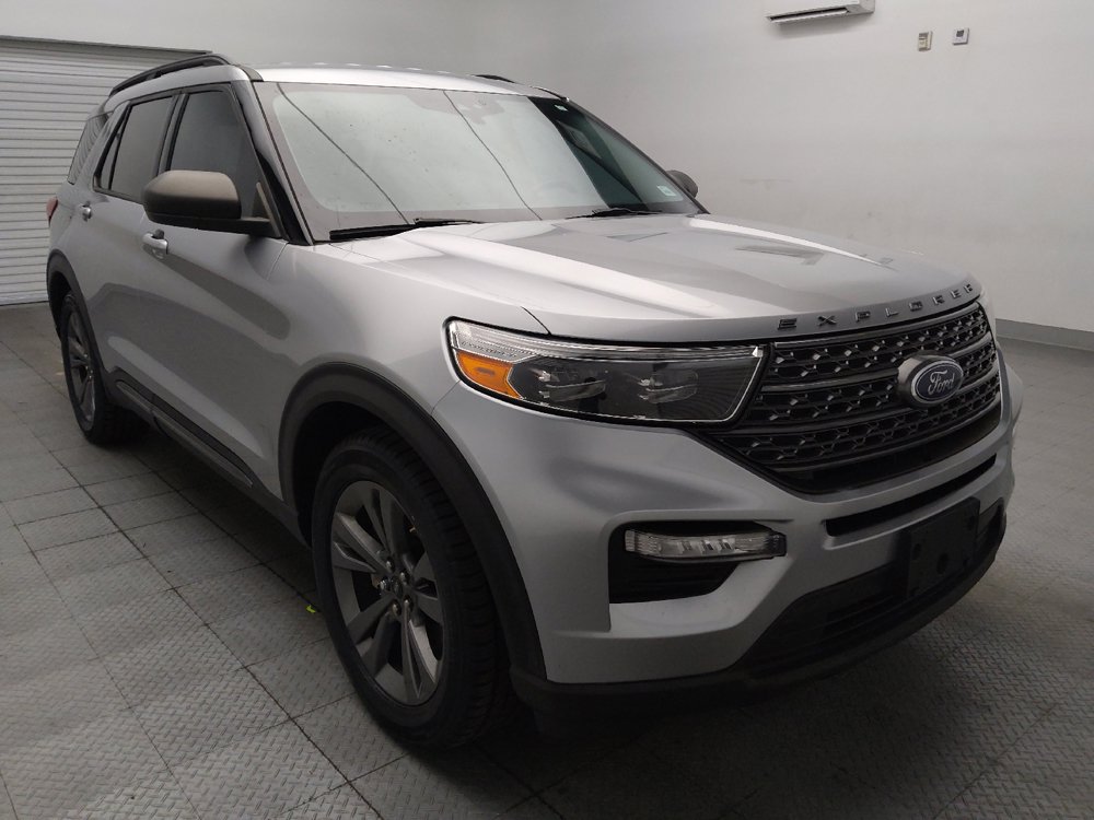 Used 2021 Ford Explorer XLT w/ Equipment Group 202A RWD image 13