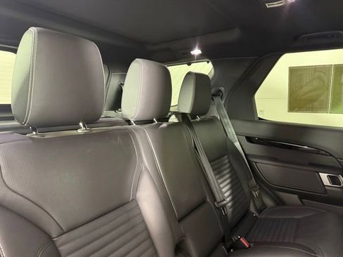 Certified 2025 Land Rover Discovery S image 30