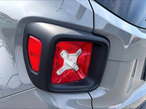 Used 2020 Jeep Renegade Latitude w/ Cold Weather Group AWD/4WD image 28