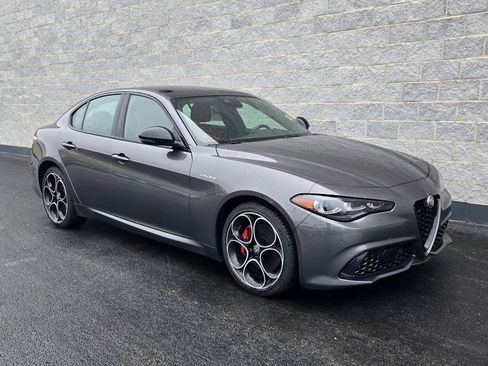 Used 2024 Alfa Romeo Giulia Veloce AWD/4WD image 7