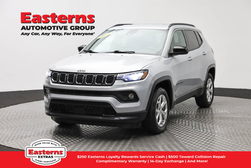 Used 2024 Jeep Compass Latitude AWD/4WD image 1