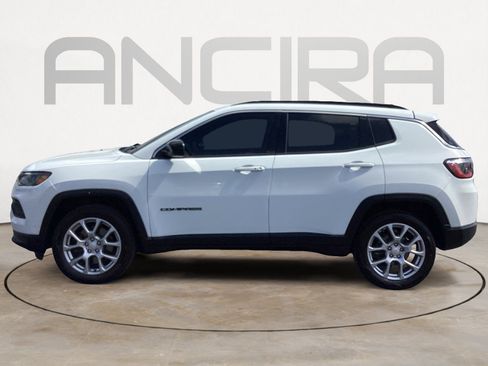 Used 2023 Jeep Compass Latitude AWD/4WD image 11