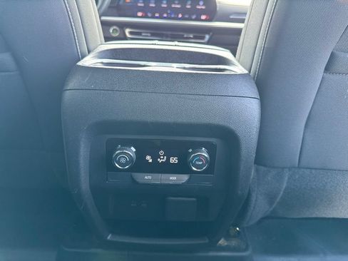 Used 2026 Chevrolet Traverse LT w/ Driver Confidence Package FWD image 24