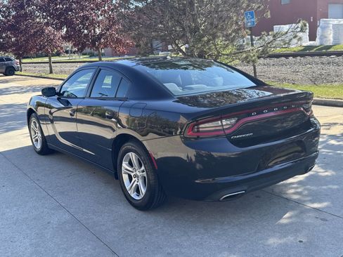 Used 2016 Dodge Charger SE w/ Popular Equipment Group RWD image 3