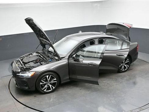 Used 2025 Volvo S60 B5 Plus image 41