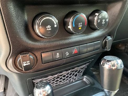 Used 2018 Jeep Wrangler Sport AWD/4WD image 23