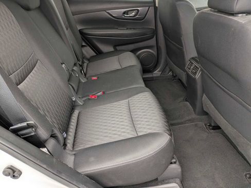 Used 2020 Nissan Rogue SV image 18