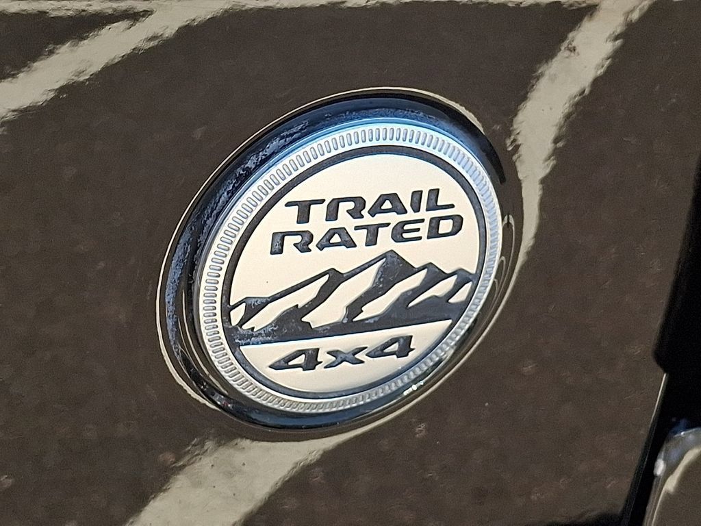 Used 2018 Jeep Wrangler Unlimited Sahara AWD/4WD image 11