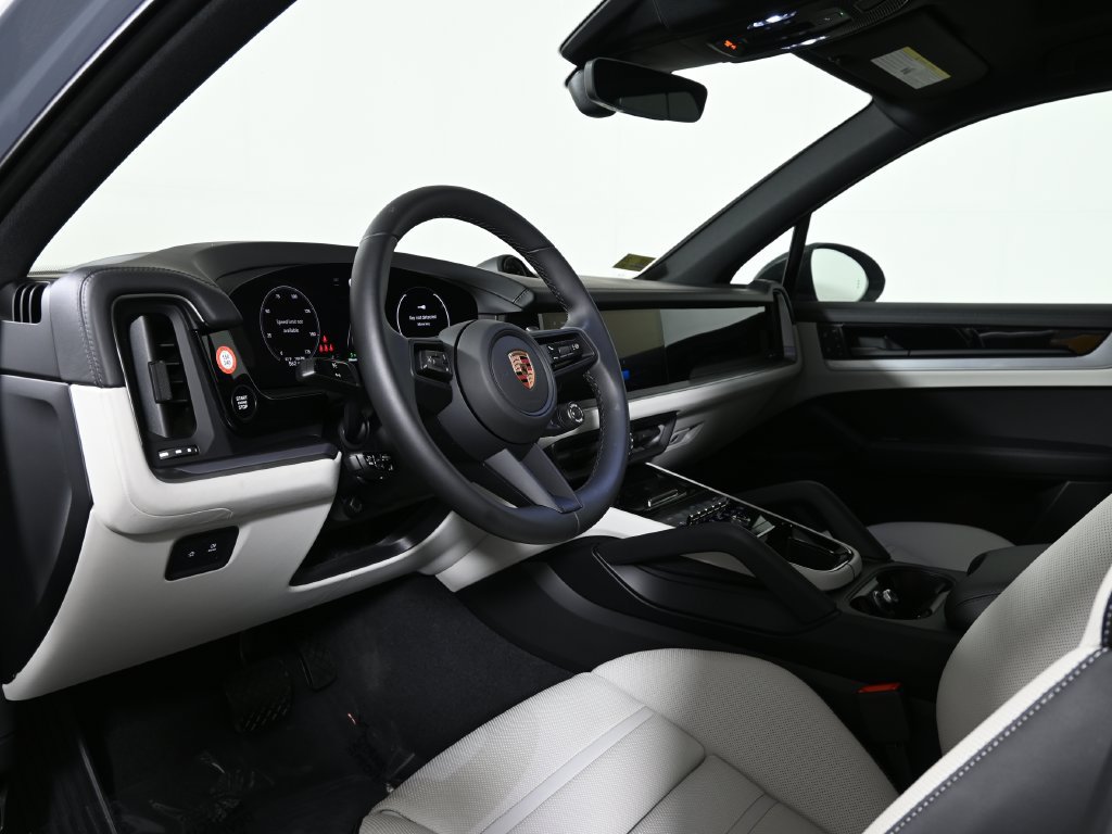 Used 2026 Porsche Cayenne E-Hybrid AWD/4WD image 4