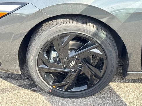 New 2026 Hyundai Elantra SEL Sport FWD image 22
