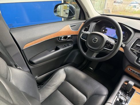 Used 2023 Volvo XC90 B5 Plus AWD/4WD image 12