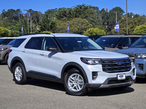 New 2026 Ford Explorer Active AWD/4WD image 12