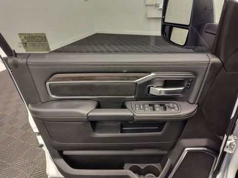 Used 2025 RAM 2500 Laramie w/ Towing Technology Group AWD/4WD image 12