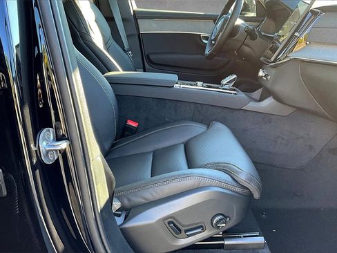 New 2026 Volvo XC90 B6 Ultra image 11