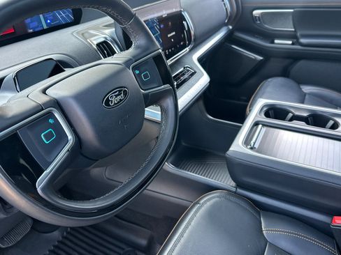 Used 2025 Ford Expedition Tremor AWD/4WD image 10