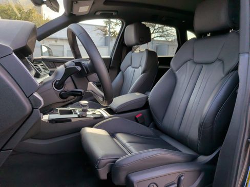 Certified 2025 Audi Q5 2.0T Premium w/ Convenience Plus Package image 17