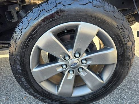 Used 2014 Ford F150 FX4 w/ Equipment Group 402A Luxury AWD/4WD image 10