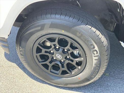 Certified 2022 Toyota Tacoma SR5 w/ Technology Package image 9