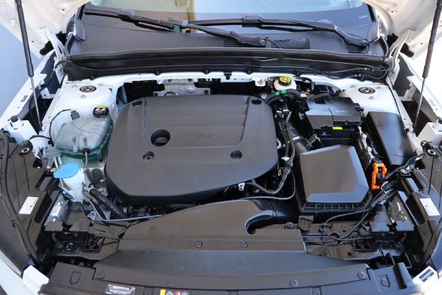 Used 2025 Volvo XC40 B5 Core w/ Climate Package AWD/4WD image 30