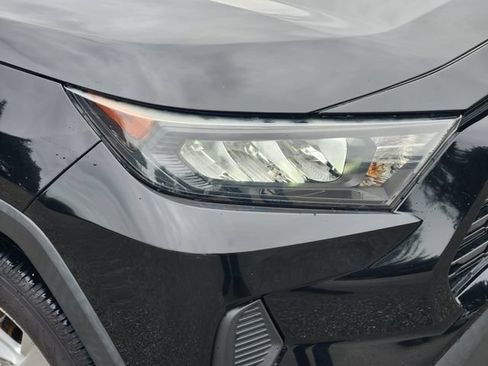 Used 2021 Toyota RAV4 LE FWD image 10