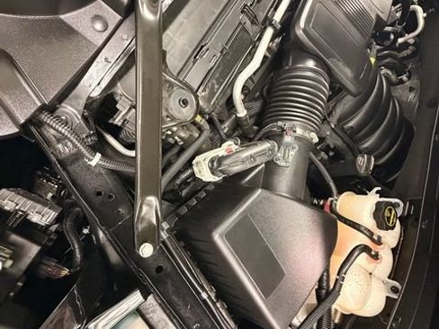 Used 2024 GMC Sierra 1500 AT4 w/ Technology Package AWD/4WD image 11
