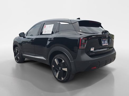 Certified 2025 Nissan Kicks SR FWD image 3