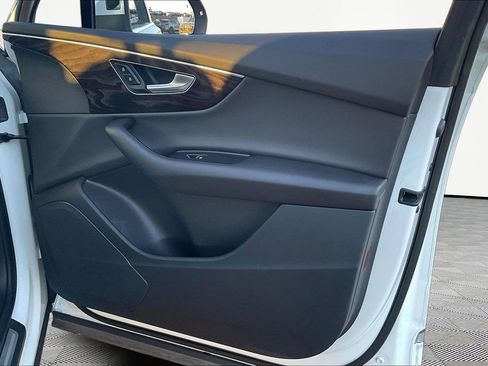 Used 2023 Audi Q7 3.0T Premium w/ Convenience Package image 30